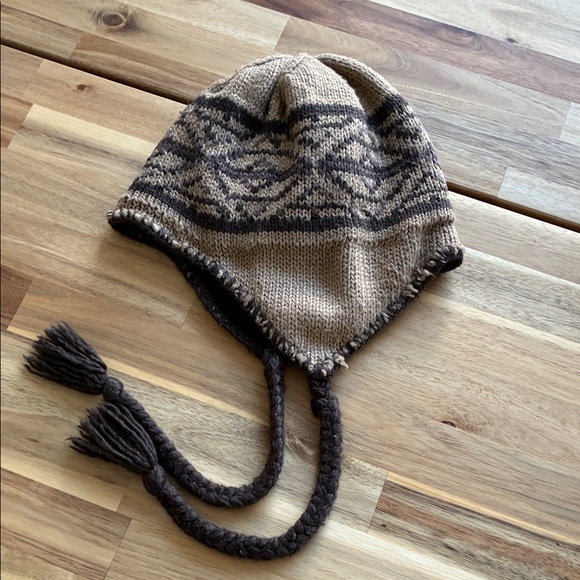 Columbia Fleece Lined Tasseled Beanie - Picture 1 of 8